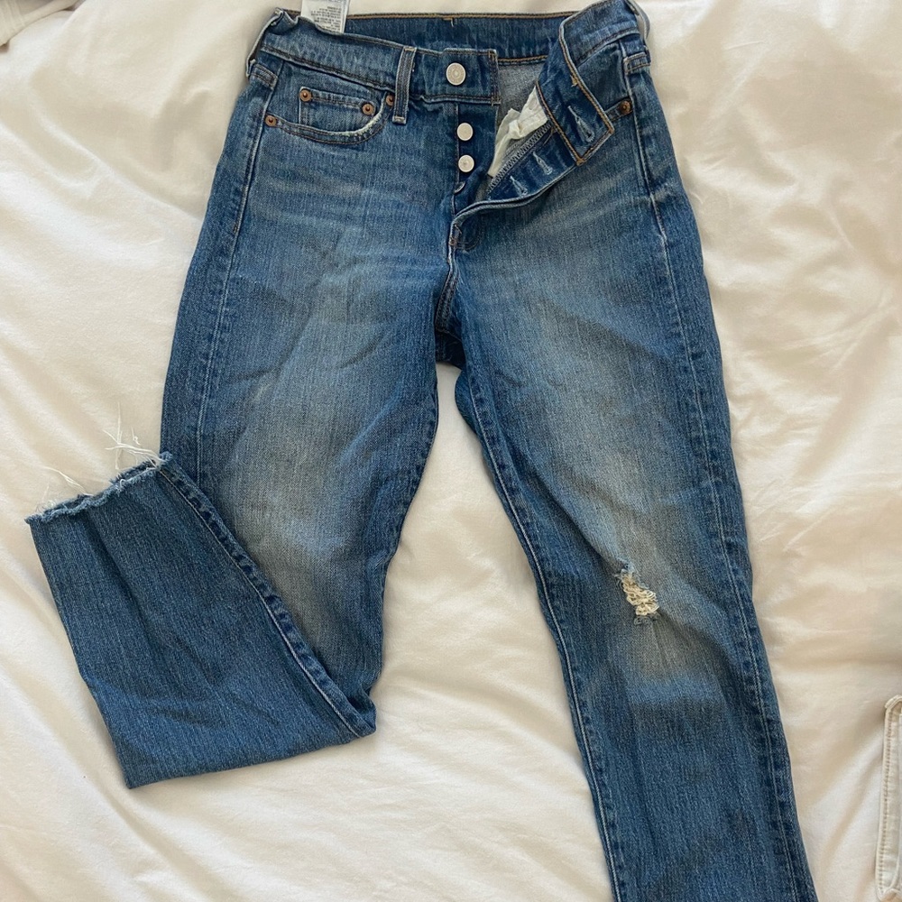 Levi’s Wedgie Fit Straight leg Cropped Icon Jeans from Aritzia